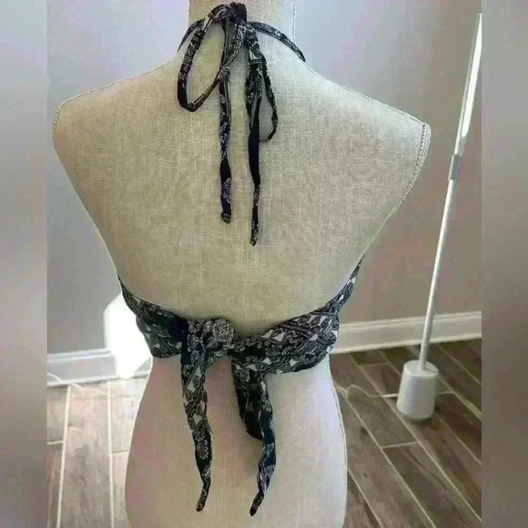 Rue21 Strappy Tie Halter Bandana Crop Top - Small - Picture 4 of 6